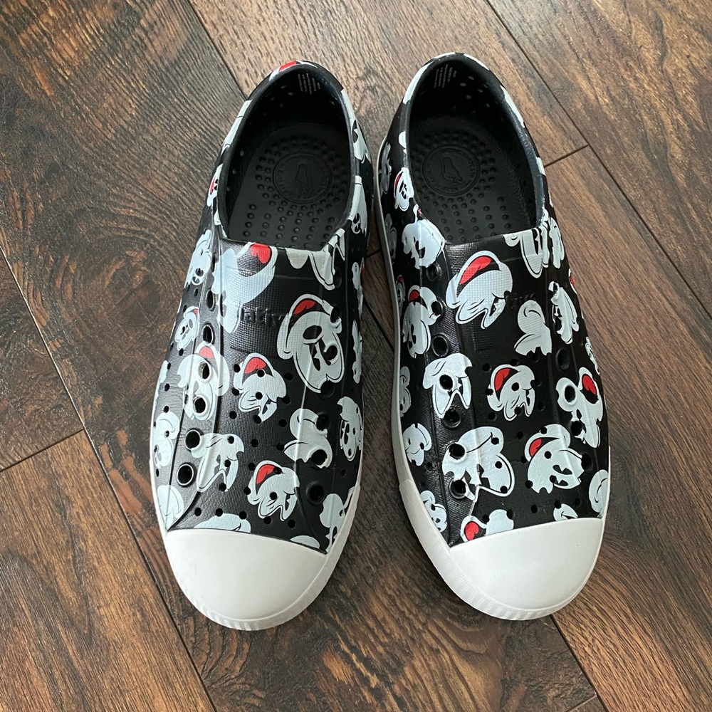 Disney Native Mickey Mouse Shoes White/Black Mens 6 Women 8 Excellent condition